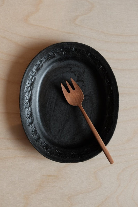 Wang Jue Liang | Handmade Matte Black with Floral Oval Plate