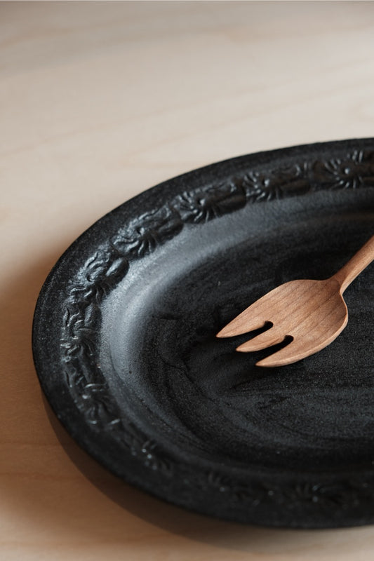 Wang Jue Liang | Handmade Matte Black with Floral Oval Plate