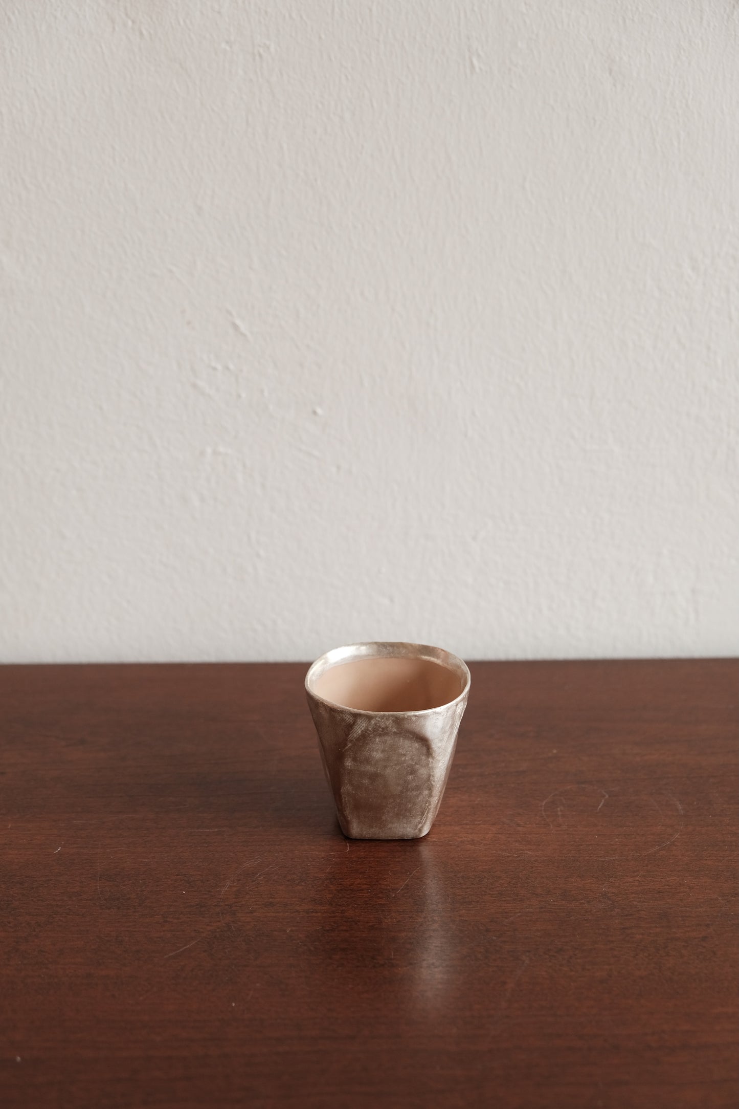 Niu Fang Fang | Tea Cup in Square base