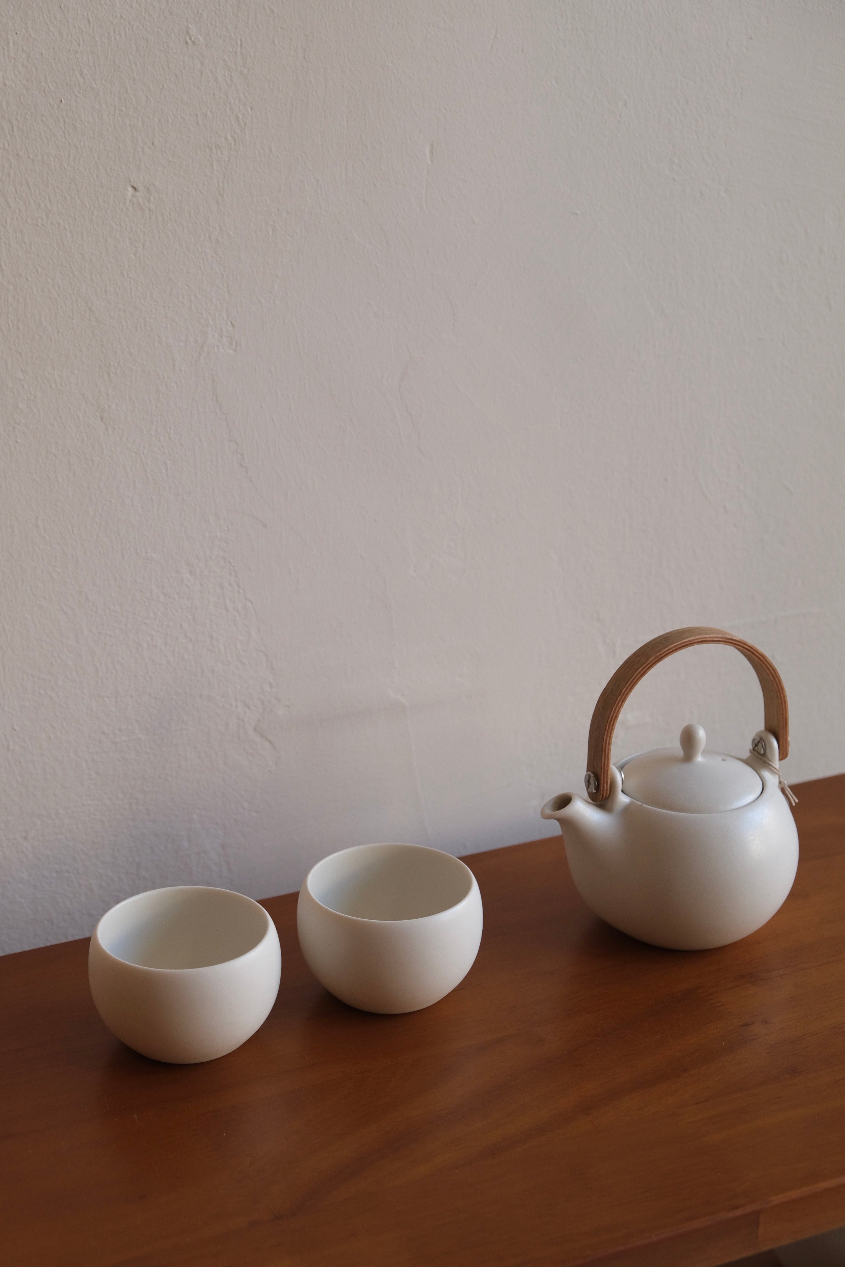 Lolo Saliu | YUI Teapot Gift Set – late morning