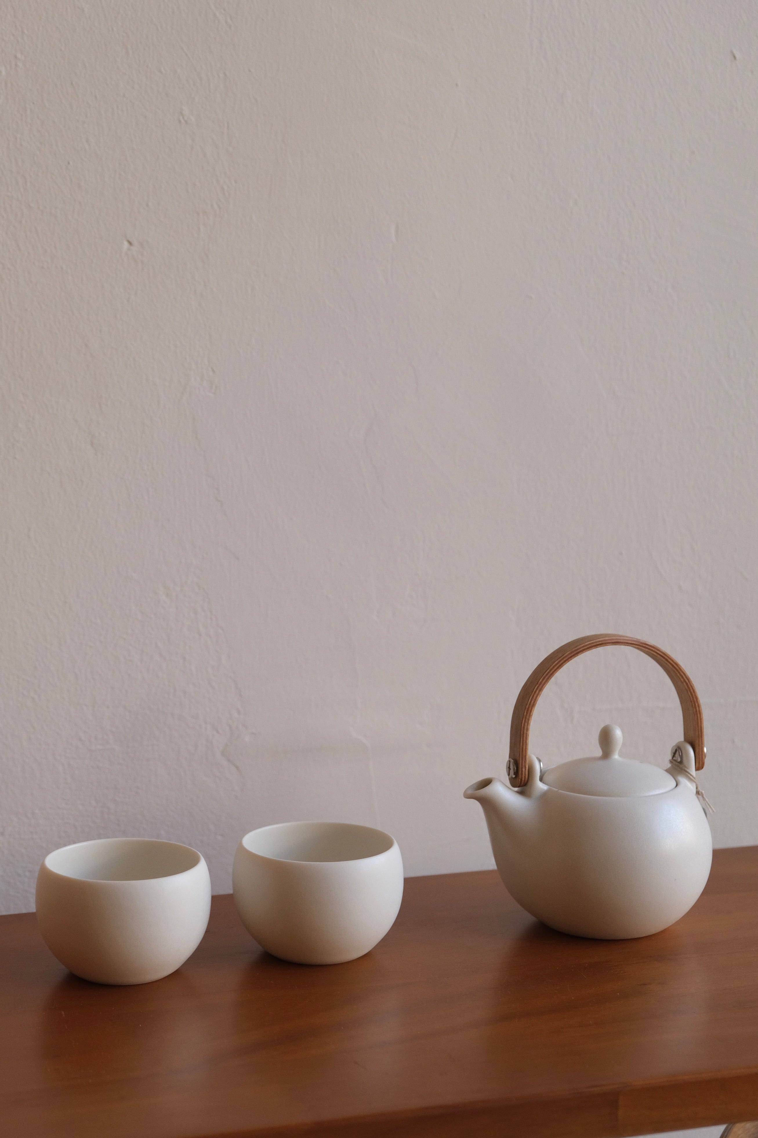 Lolo Saliu | YUI Teapot Gift Set – late morning