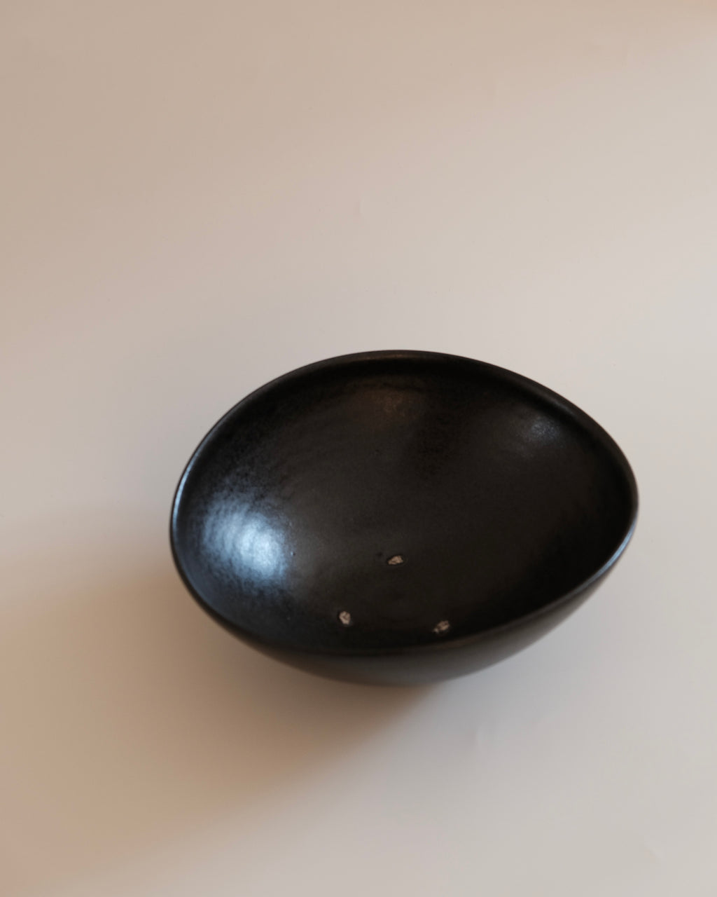 Fuminari Araga | Black Glazed Basin-Shaped Bowl