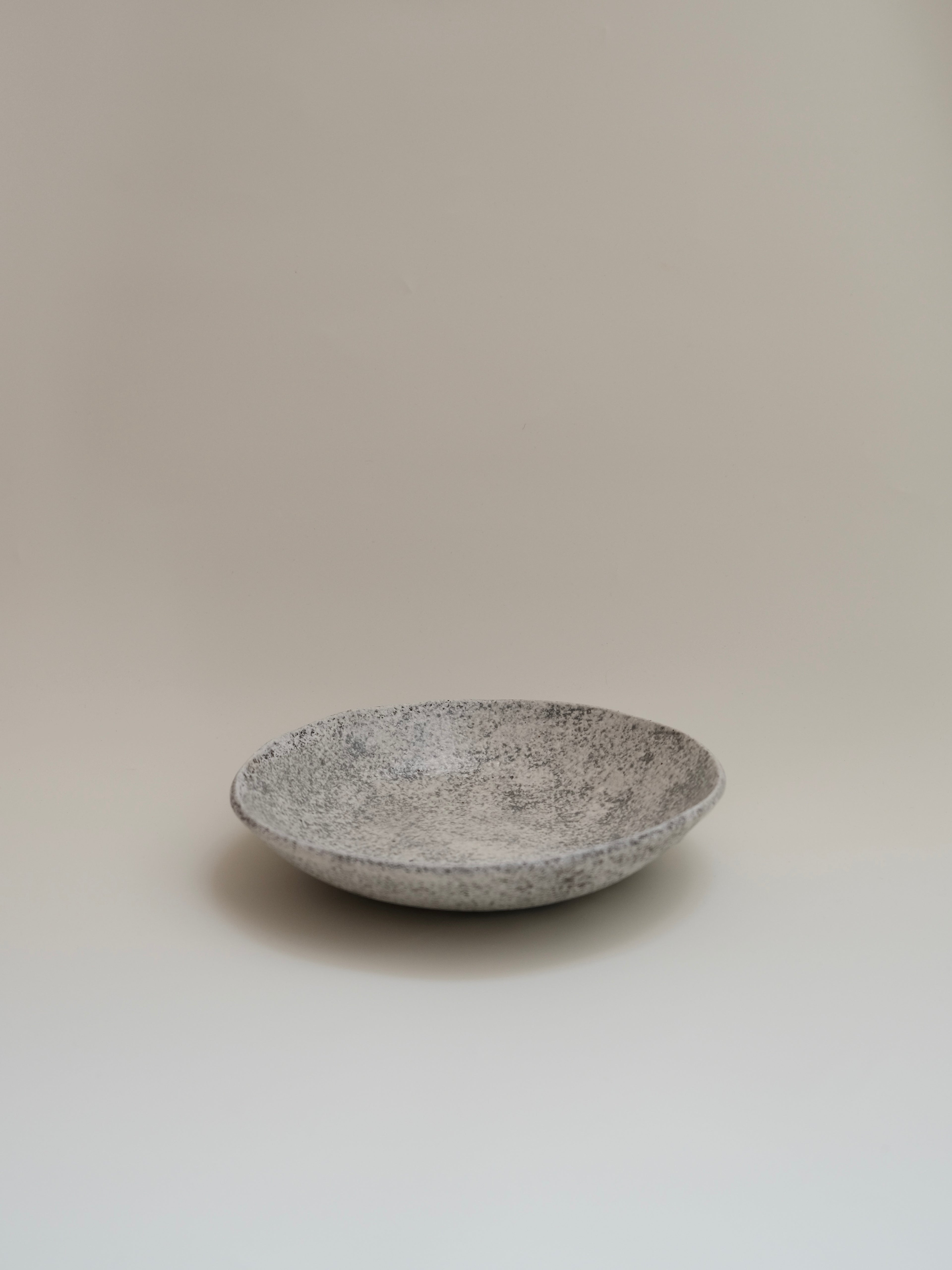 Zhou Yuxuan | Shallow Round Plate