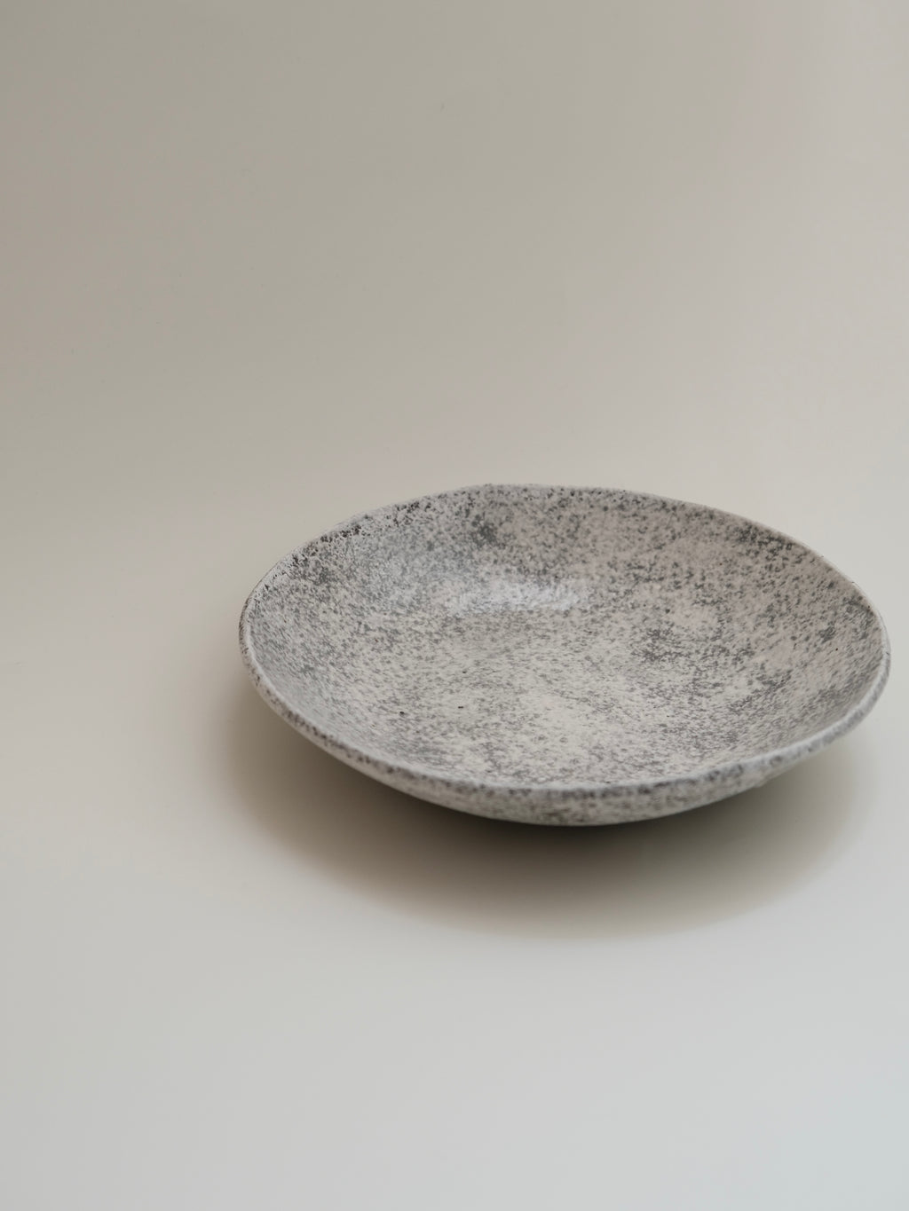 Zhou Yuxuan | Shallow Round Plate