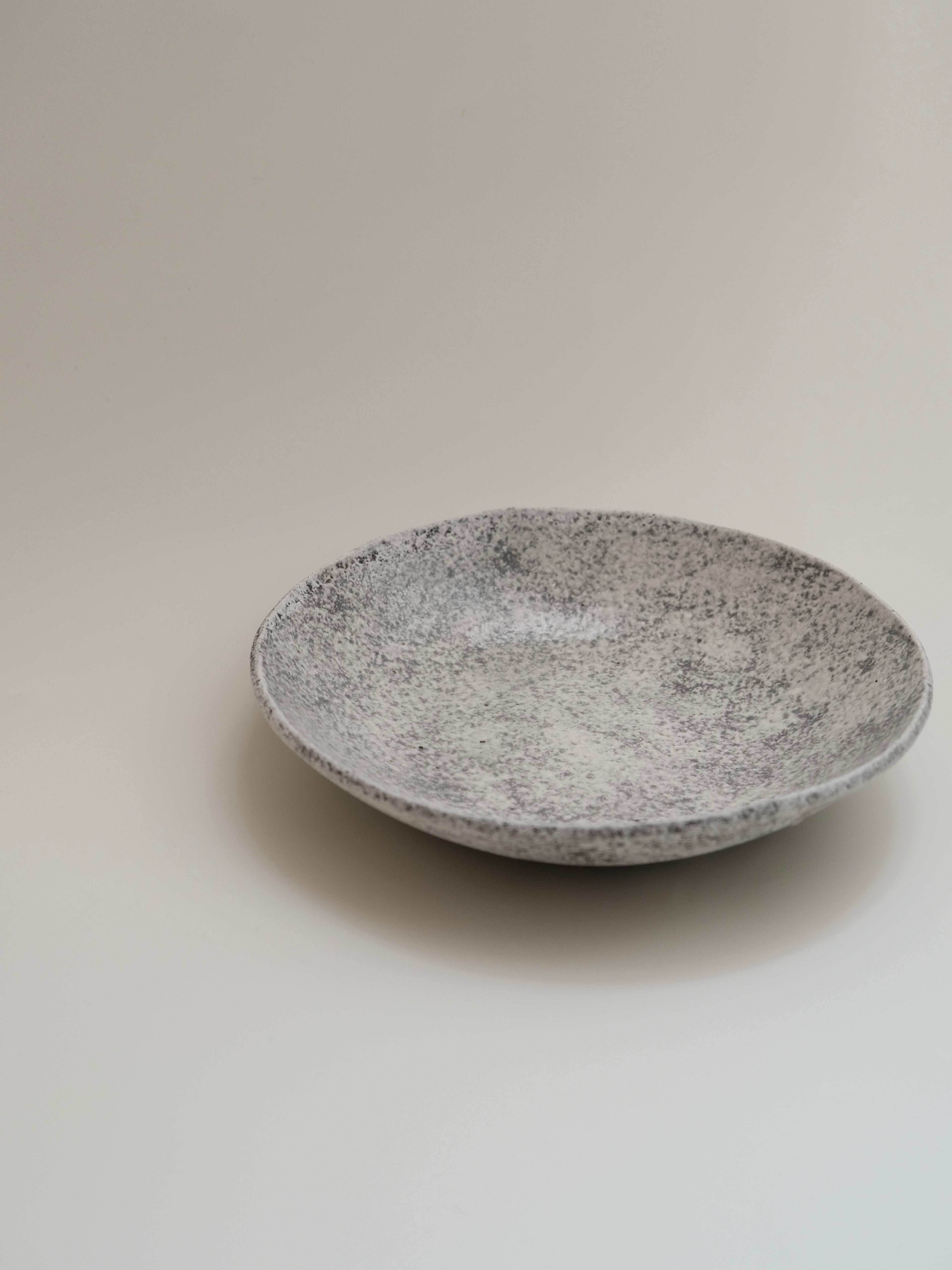 Zhou Yuxuan | Shallow Round Plate
