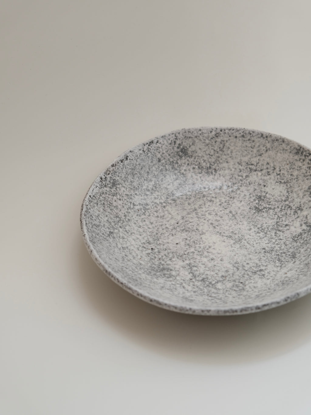 Zhou Yuxuan | Shallow Round Plate