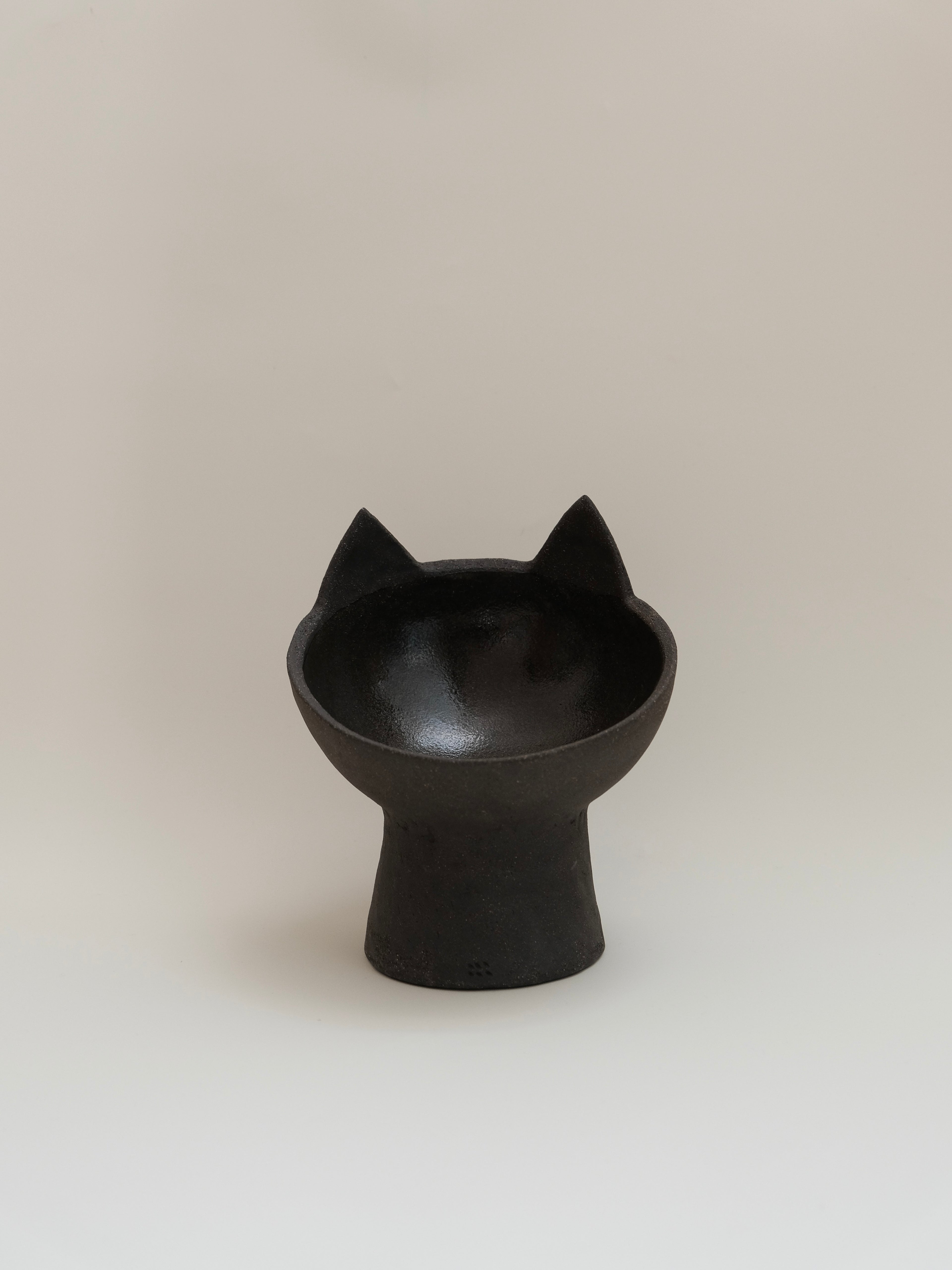 Zhou Yuxuan | Footed Pet Bowl
