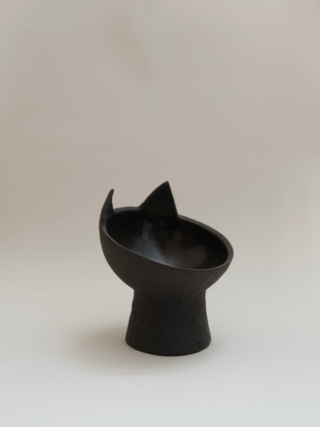 Zhou Yuxuan | Footed Pet Bowl