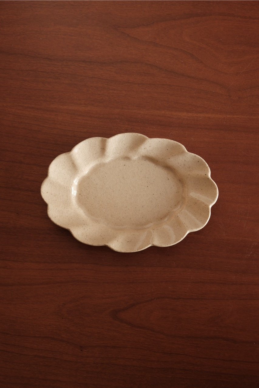 Xie Zhen Yu | Handmade Flower-shaped Oval Plate