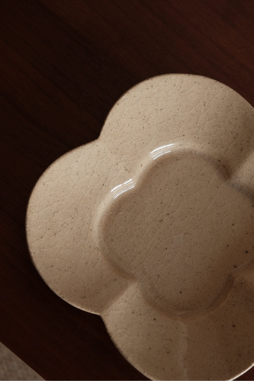 Xie Zhen Yu | Handmade Flower-shaped Plate