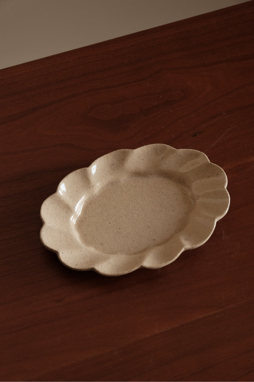 Xie Zhen Yu | Handmade Flower-shaped Oval Plate