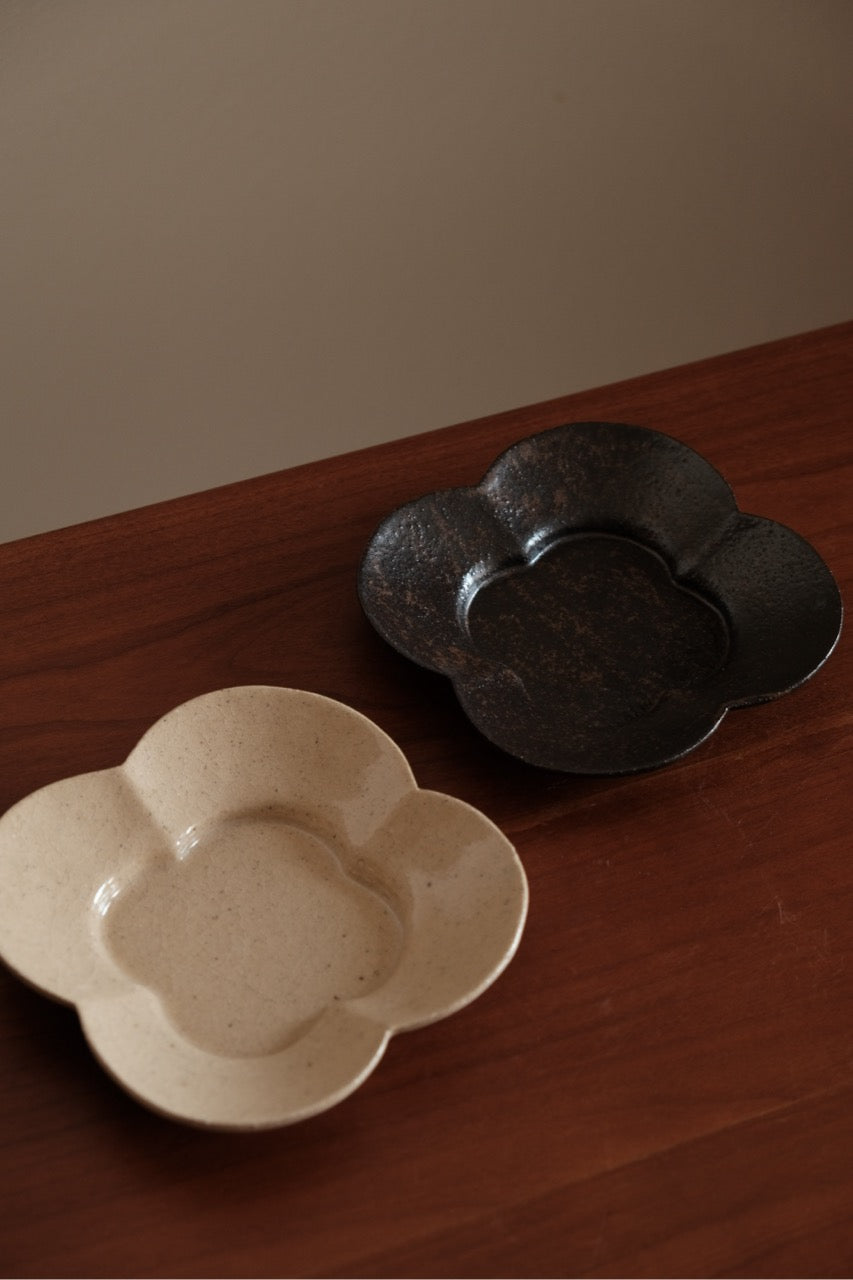 Xie Zhen Yu | Handmade Flower-shaped Plate