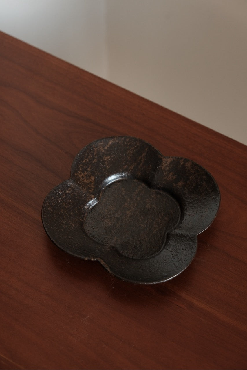 Xie Zhen Yu | Handmade Flower-shaped Plate