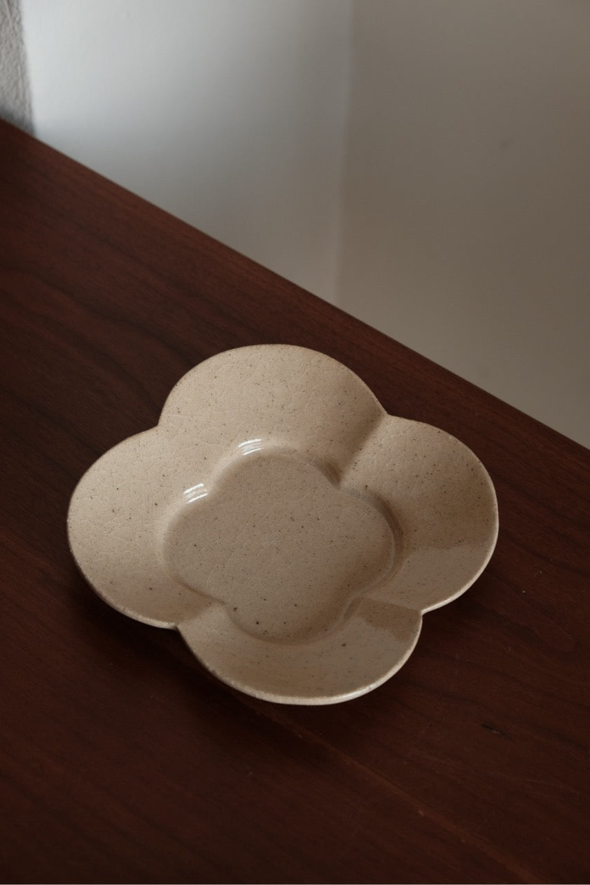 Xie Zhen Yu | Handmade Flower-shaped Plate
