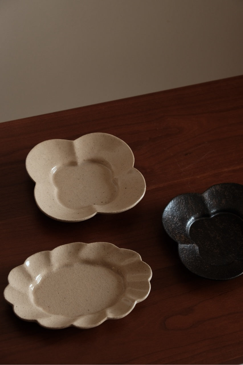 Xie Zhen Yu | Handmade Flower-shaped Plate