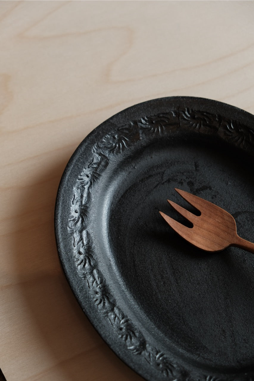 Wang Jue Liang | Handmade Matte Black with Floral Oval Plate