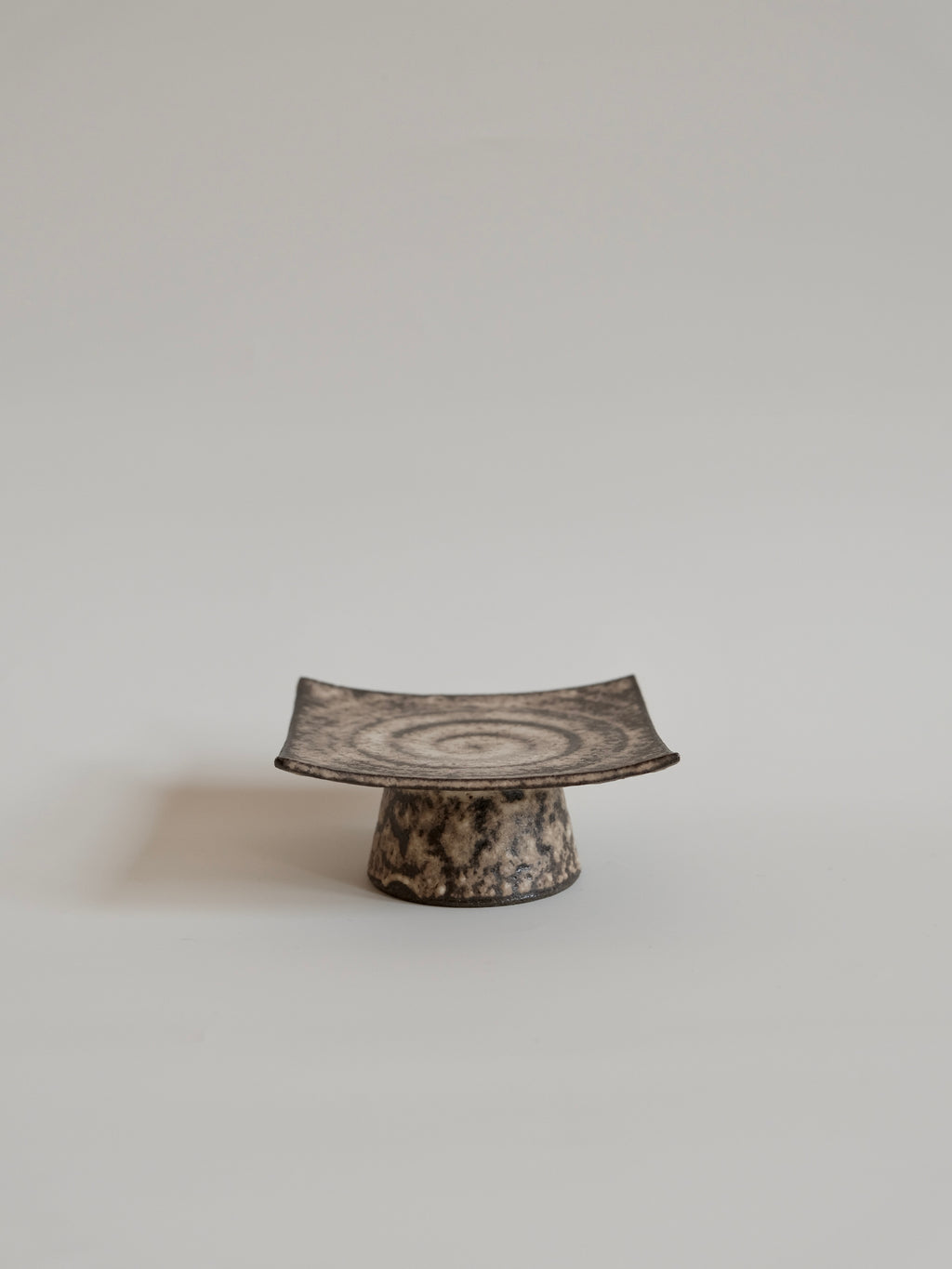 Zhuo Yue｜Footed Plate