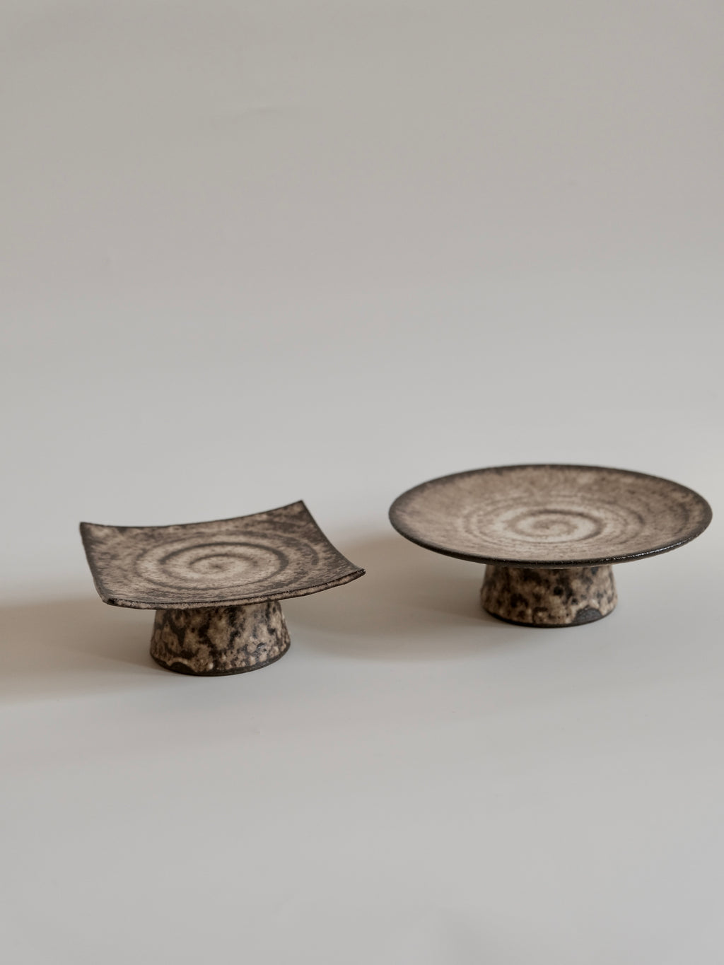 Zhuo Yue｜Footed Plate