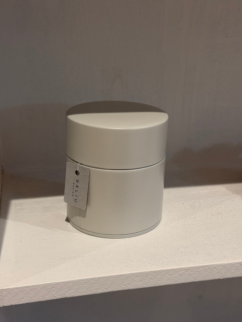 Lolo Saliu | Tea Tin
