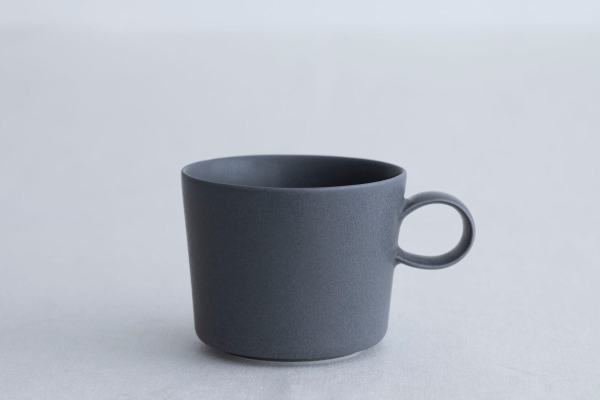 yumiko iihoshi | unjour cup in dark gray