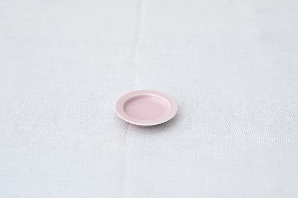 yumiko iihoshi | unjour plate in pale pink