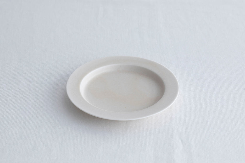 yumiko iihoshi | unjour plate in beige