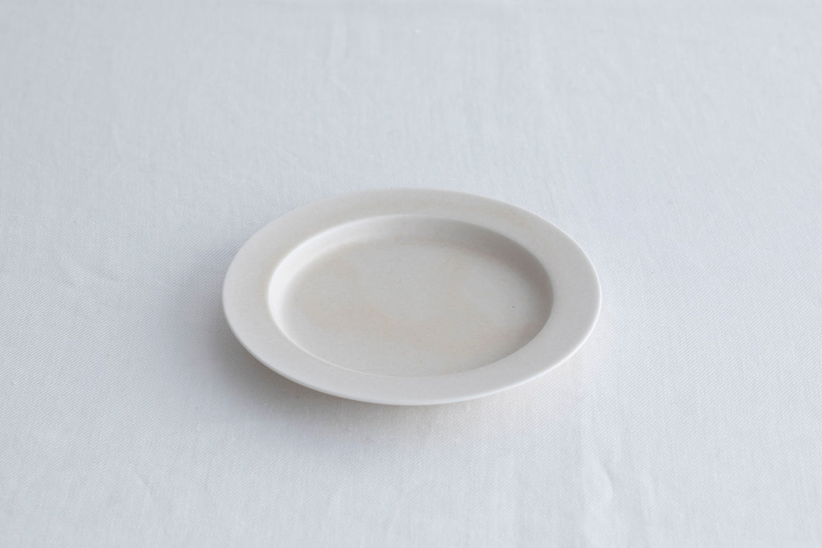 yumiko iihoshi | unjour plate in beige