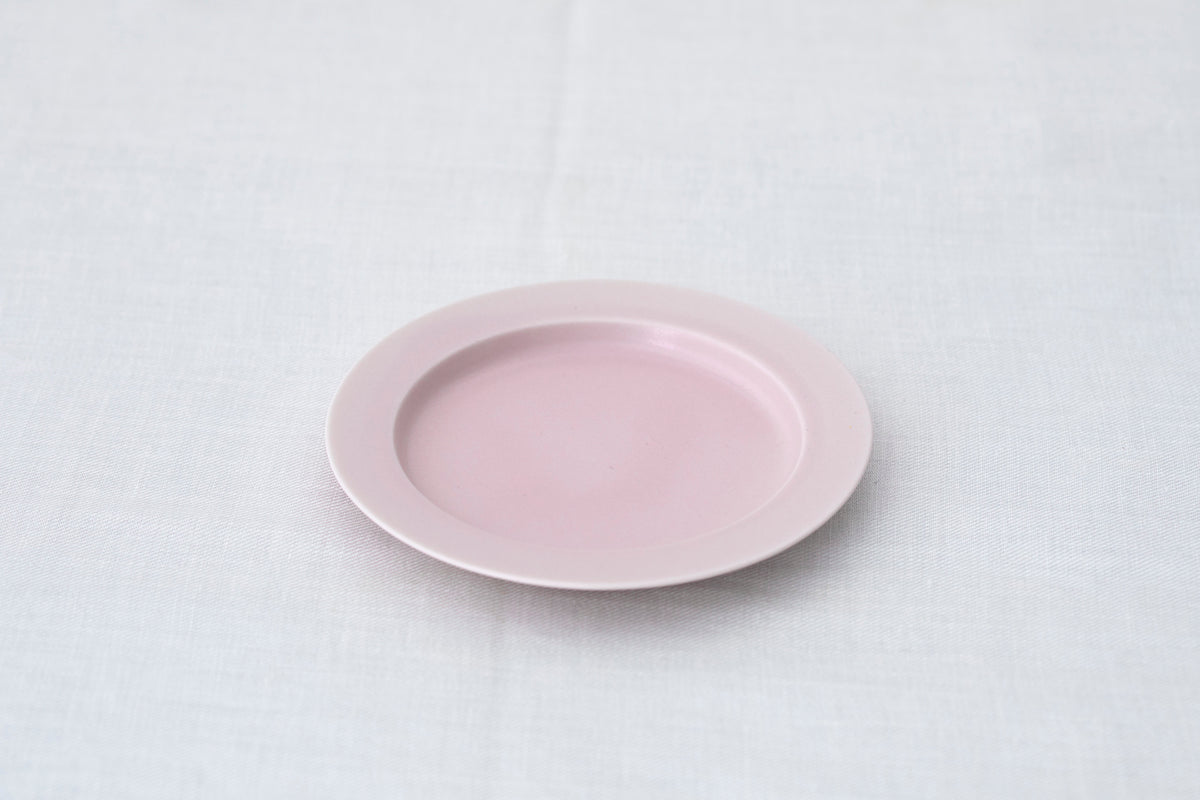 yumiko iihoshi | unjour plate in pale pink