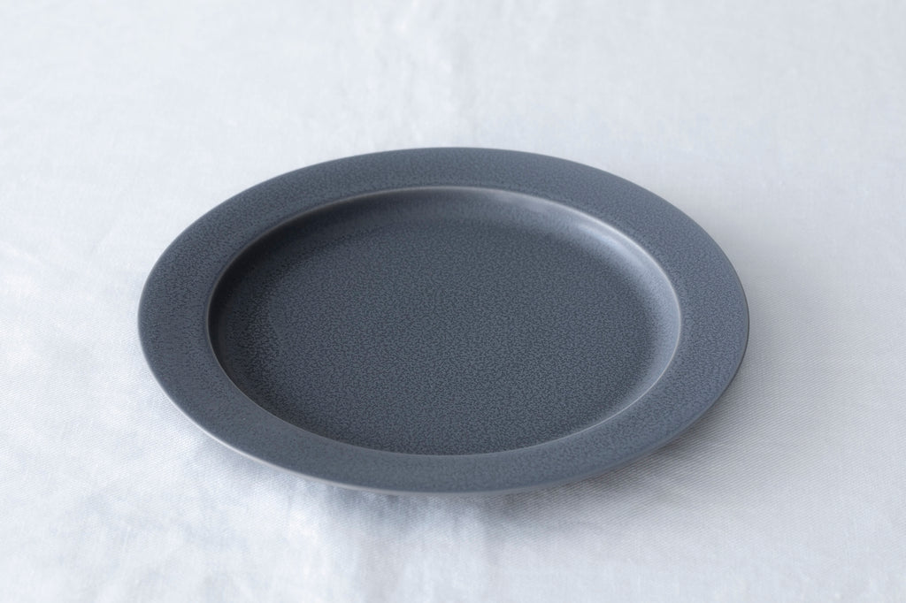 yumiko iihoshi | unjour plate in dark gray