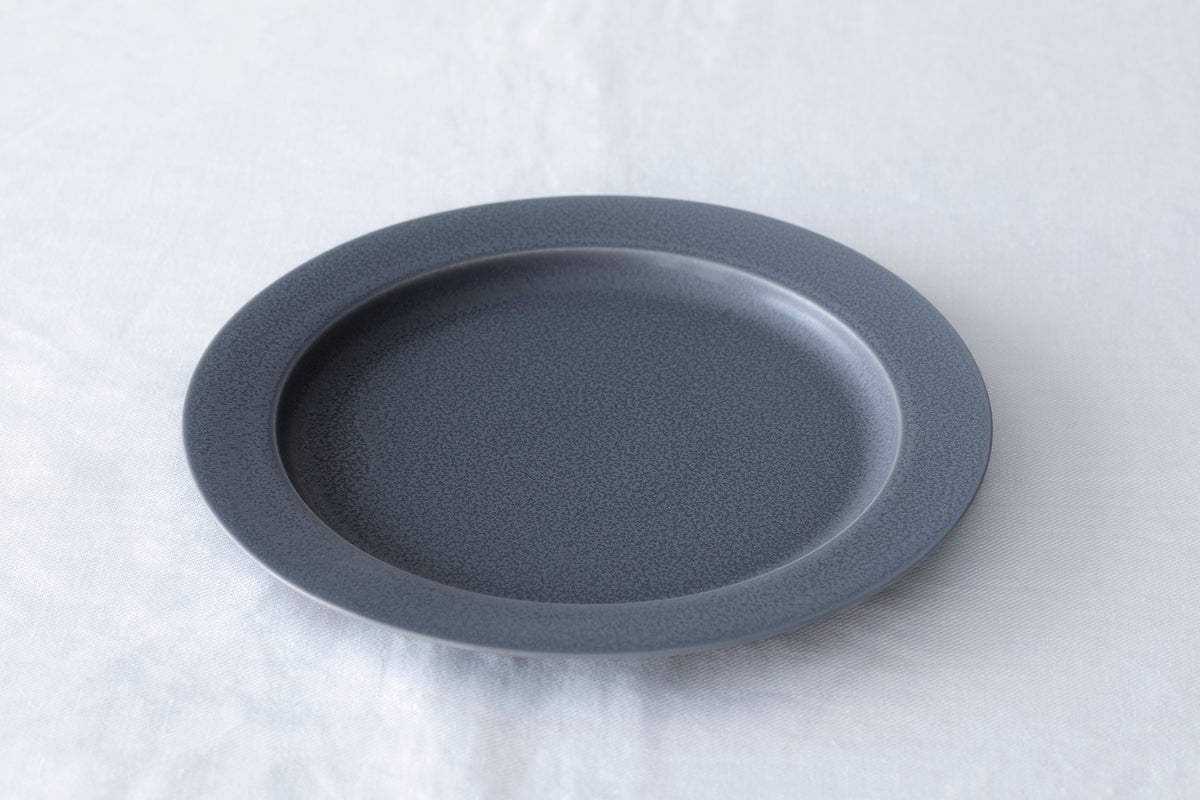 yumiko iihoshi | unjour plate in dark gray