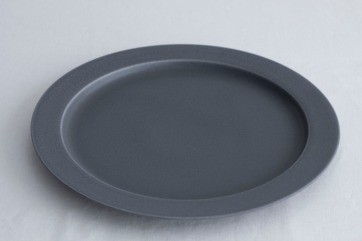 yumiko iihoshi | unjour plate in dark gray