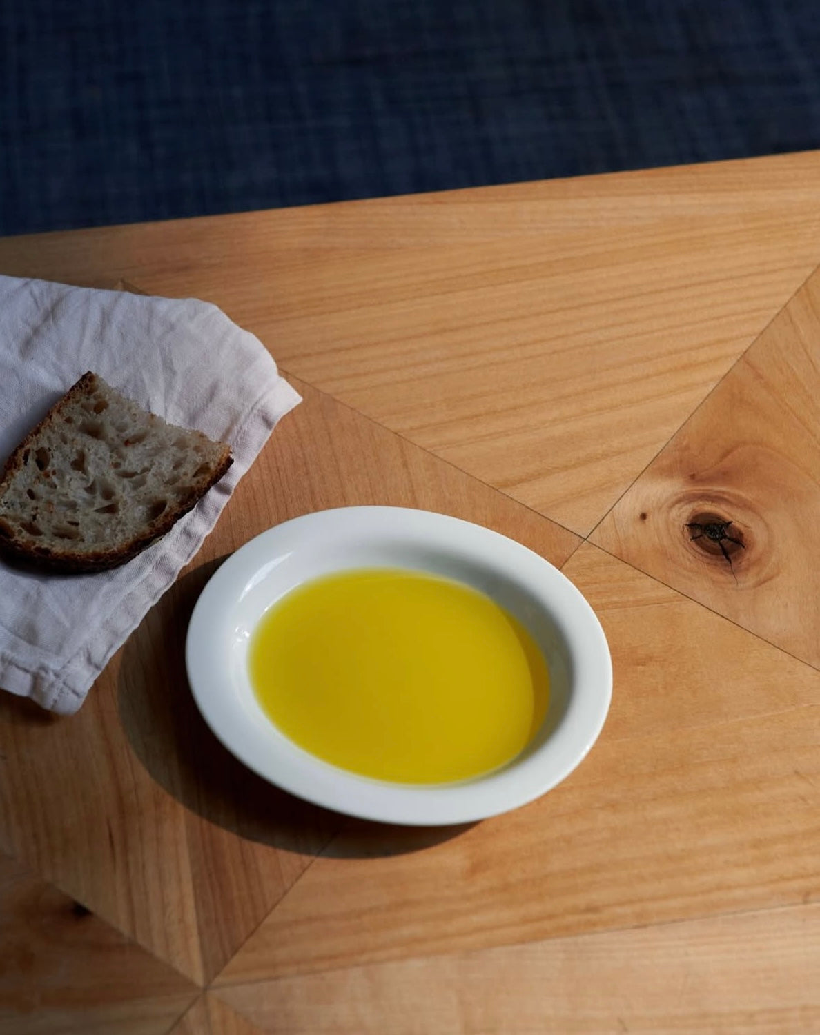 1616 Arita | CMA Oval Flat Plate