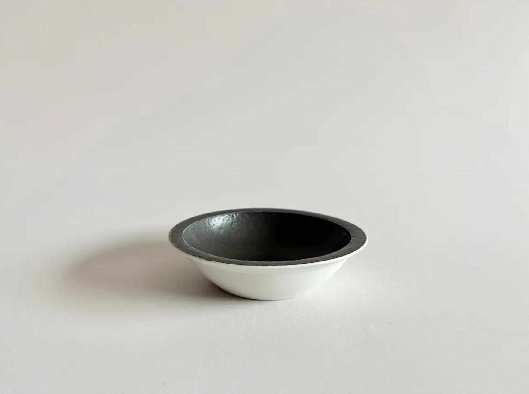 Naotsugu Yoshida | White Porcelain Iron Glaze Small Bowl
