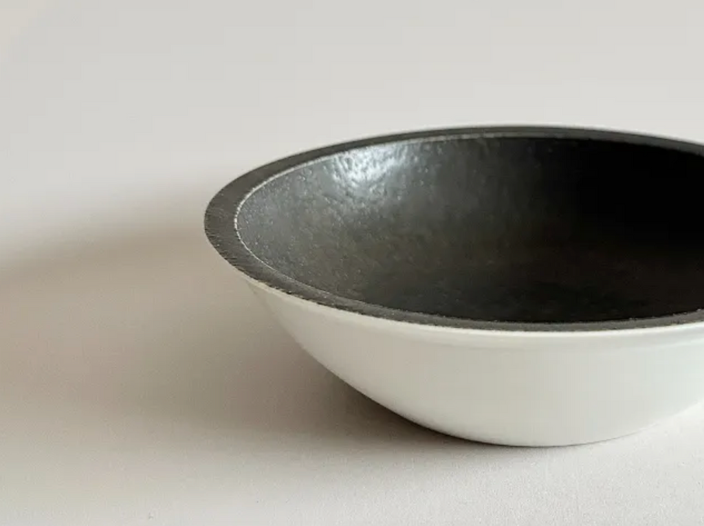 Naotsugu Yoshida | White Porcelain Iron Glaze Bowl