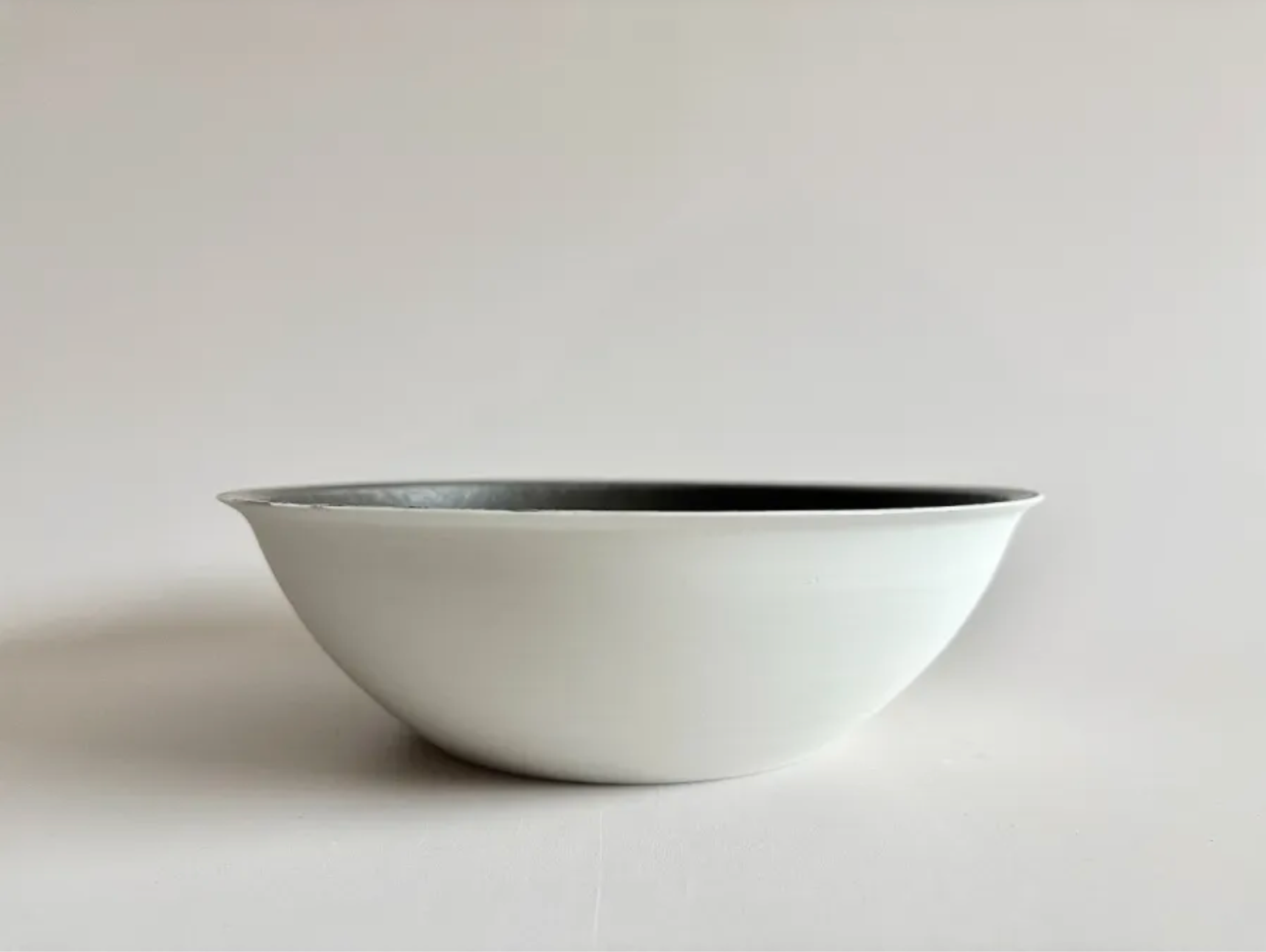 Naotsugu Yoshida | White Porcelain Iron Glaze Bowl