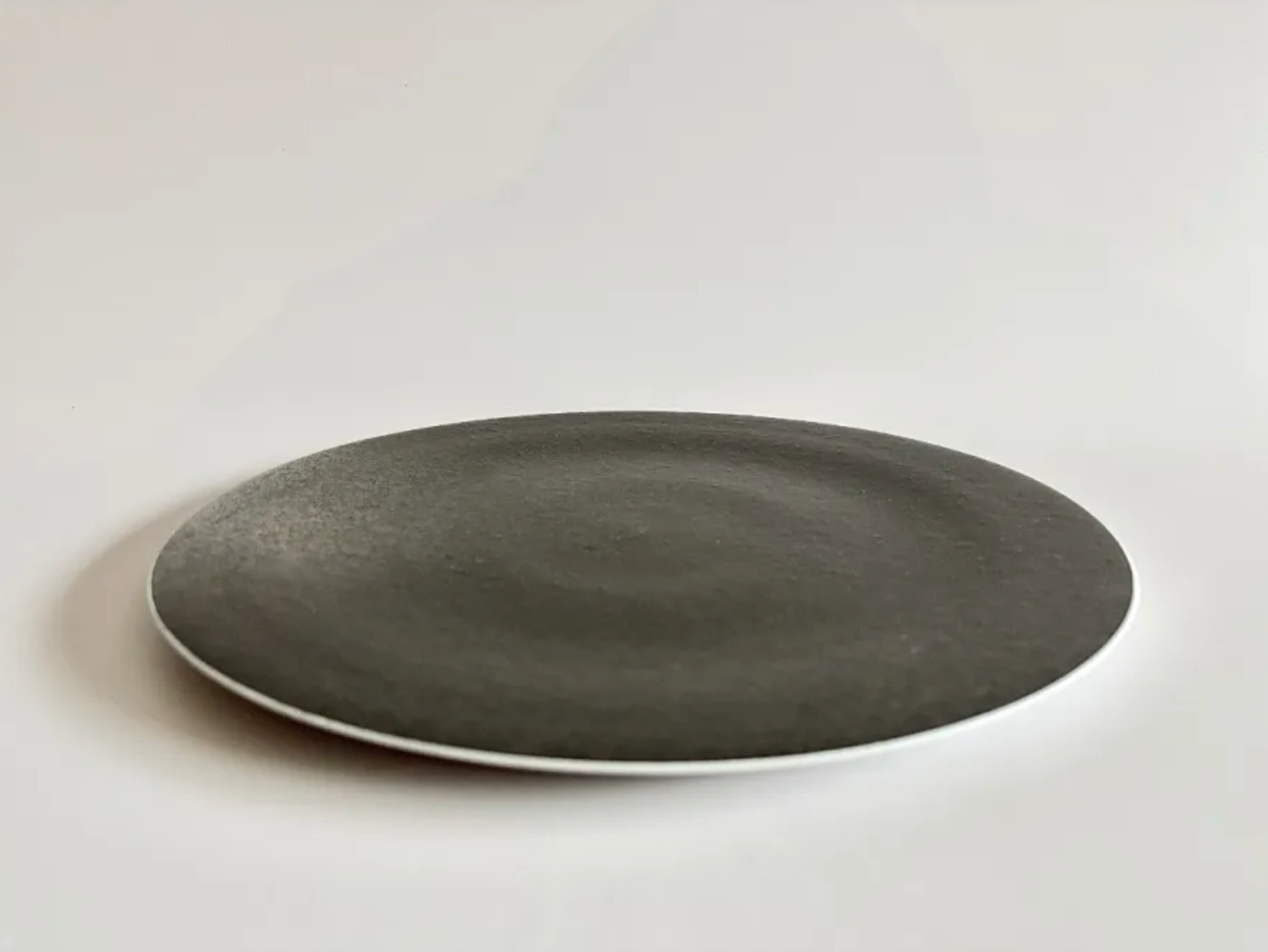 Naotsugu Yoshida | White Porcelain Iron Glaze Flat Plate