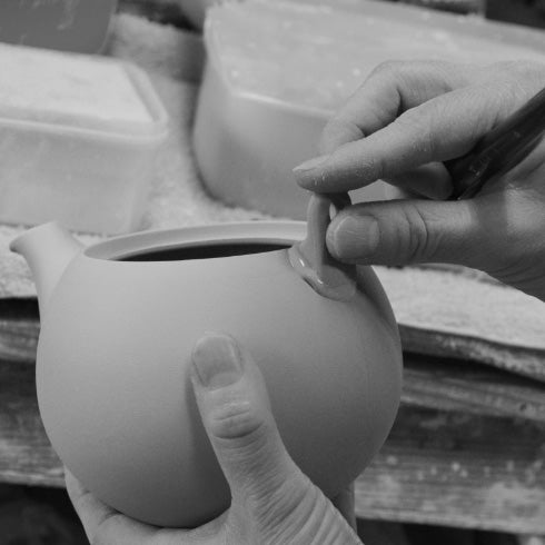 Lolo Saliu | YUI Wooden Handle Teapot