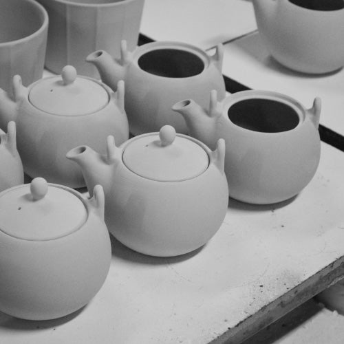 Lolo Saliu | YUI Teapot Gift Set – late morning