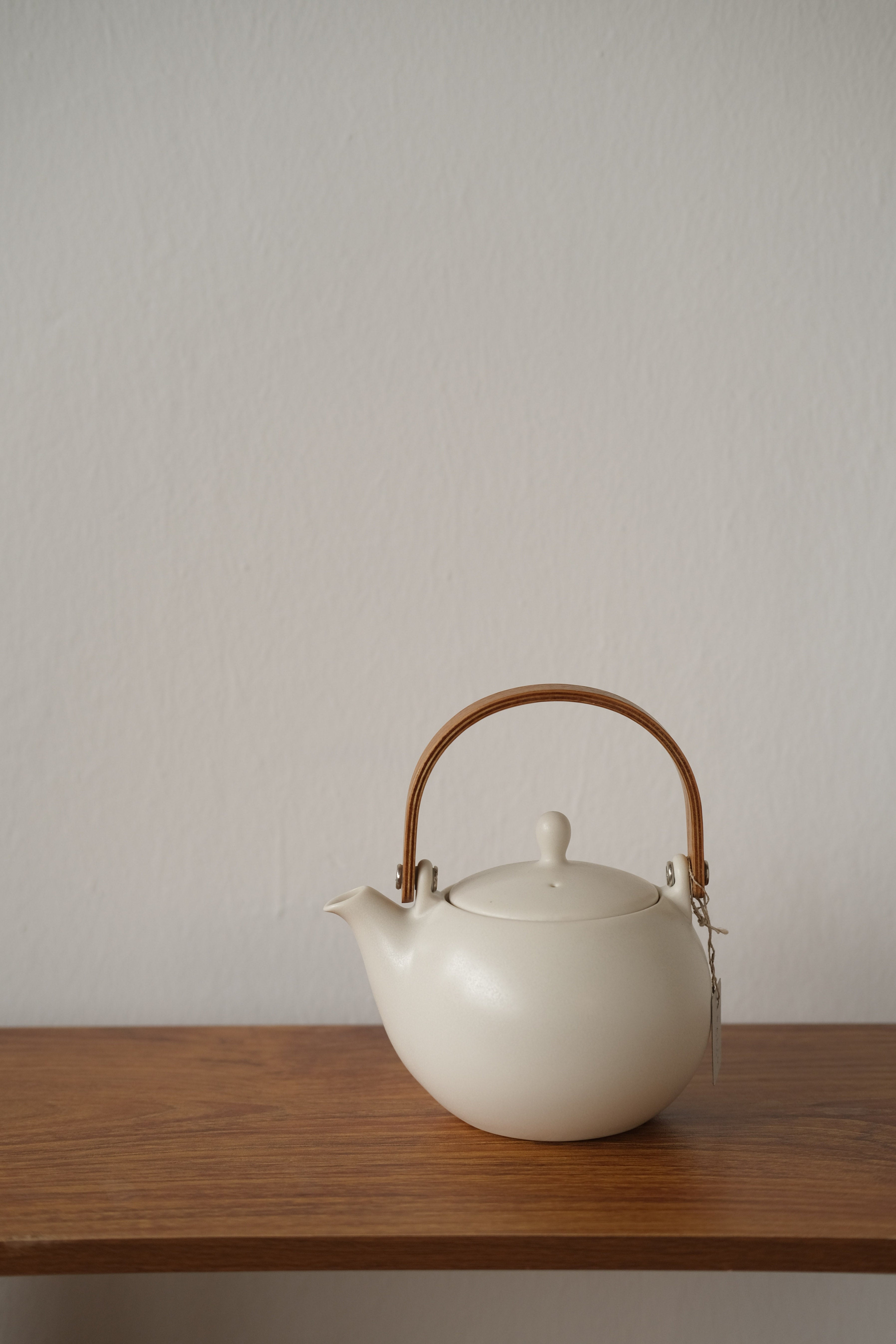 Lolo Saliu | YUI Wooden Handle Teapot