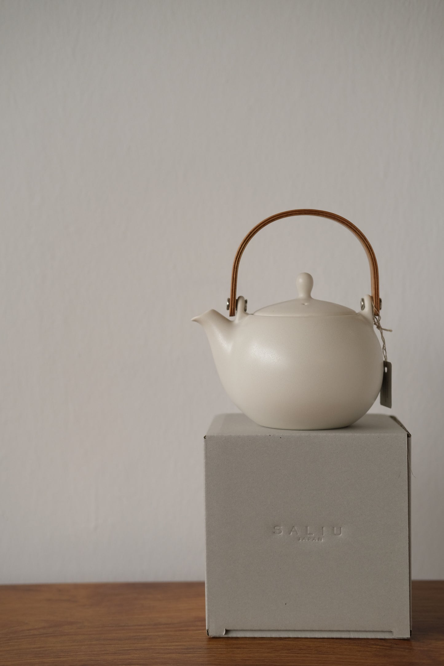 Lolo Saliu | YUI Wooden Handle Teapot